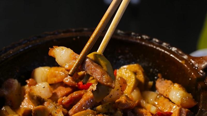 Khám phá công thức chế biến món thịt kho vả thơm lừng, đậm đà, khiến bữa cơm trở nên hấp dẫn ngay tại gian bếp nhà bạn.