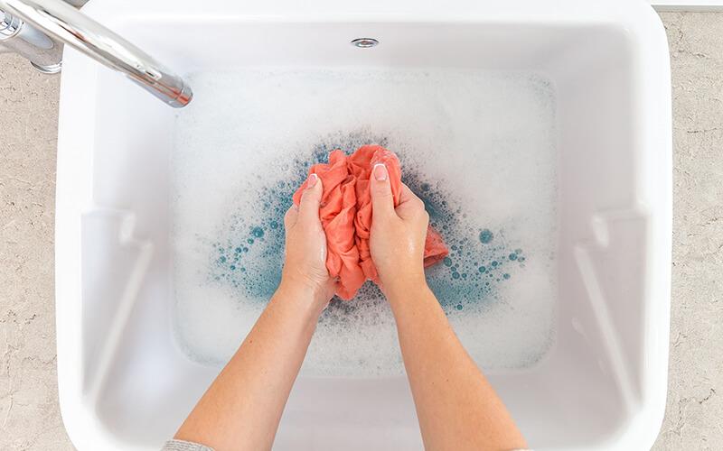 Mẹo giặt đồ giúp bảo vệ màu sắc quần áo