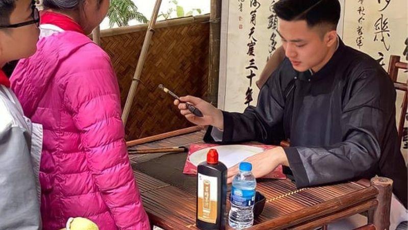 Vào đầu năm Giáp Thìn 2024, bạn nên viết gì khi khai bút? Và thời gian nào là tốt nhất để thực hiện nghi lễ khai bút đầu năm?