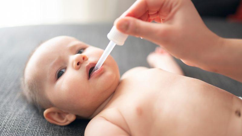 Các bậc phụ huynh cần lưu ý những yếu tố quan trọng khi bổ sung vitamin cho trẻ dưới 1 tuổi, để đảm bảo sự phát triển toàn diện và an toàn cho bé yêu.