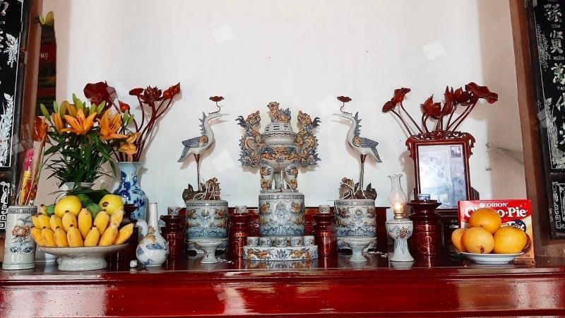 Văn khấn khi lập bàn thờ vọng: Hướng dẫn chi tiết cách bài trí và cúng lễ đúng đắn