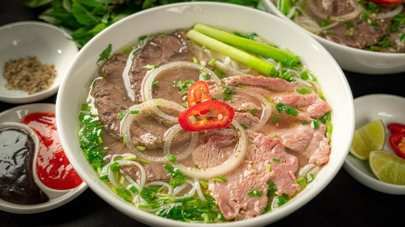 Hướng dẫn cách chế biến phở bò Nam Định chuẩn vị, thơm ngon như món ăn tại các quán nổi tiếng.