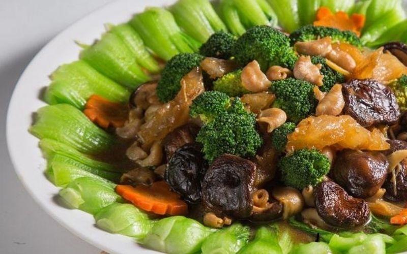 Khám phá công thức nấu gân bò xào nấm đông cô thơm ngon, dai mềm, vừa đơn giản lại dễ làm ngay tại nhà, đem lại hương vị tuyệt vời cho bữa cơm gia đình.