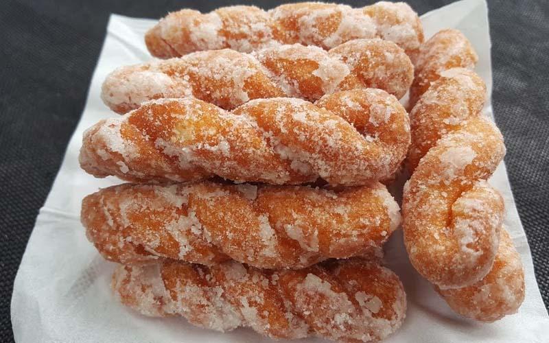Khám phá cách làm bánh quai chèo (quẩy thừng) giòn rụm tuyệt hảo, đơn giản mà ngon miệng