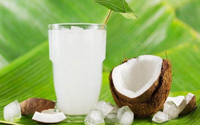 Những loại nước uống giúp giảm thiểu tình trạng nhiệt miệng và nổi mụn trong những ngày hè oi ả.