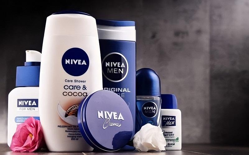Khám phá chi tiết về nước tẩy trang Nivea giúp sáng da và loại bỏ nhờn hiệu quả.