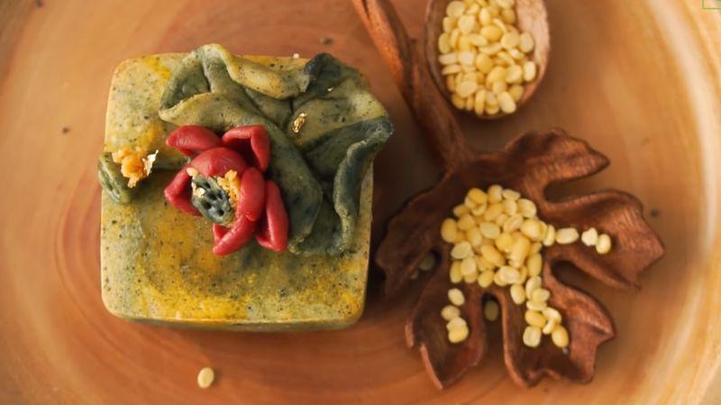 Khám phá 10 mẫu bánh Trung thu hoa nổi hiện đại, tinh tế và đậm đà ý nghĩa cho mùa lễ hội 2024