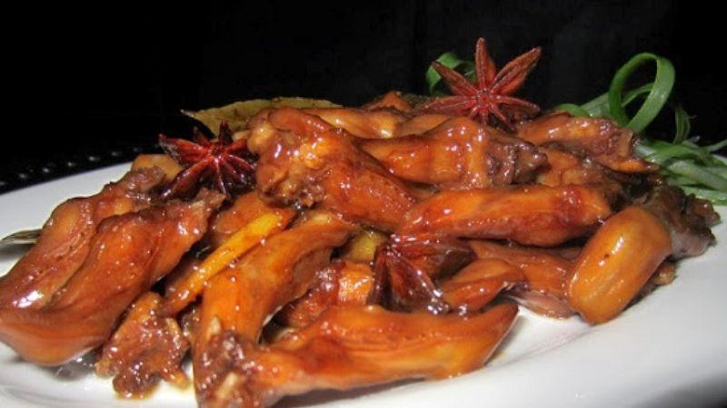 Món lưỡi vịt khìa nước dừa ngọt ngào, giòn sần sật, sẽ là lựa chọn tuyệt vời để đãi cả nhà