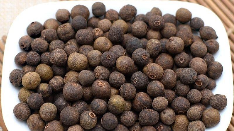Tiêu Jamaica là loại gia vị độc đáo mang đến nhiều lợi ích cho sức khỏe. Cùng khám phá nguồn gốc và những công dụng tuyệt vời của tiêu Jamaica nhé!
