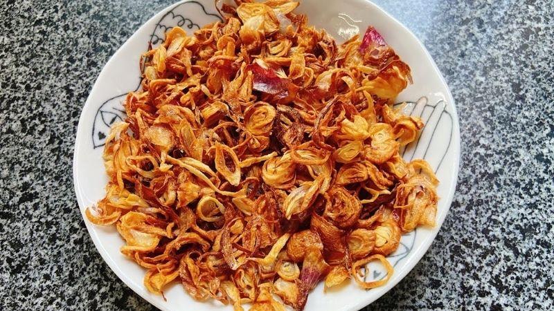 Khám phá cách làm hành tím phi giòn tan, vàng rụm, không cần phơi nắng và vẫn giữ được độ tươi ngon lâu dài.