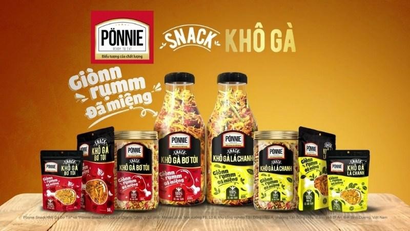 Thưởng thức món snack khô gà bơ tỏi và khô gà lá chanh từ Ponnie, một trải nghiệm vị giác tuyệt vời.