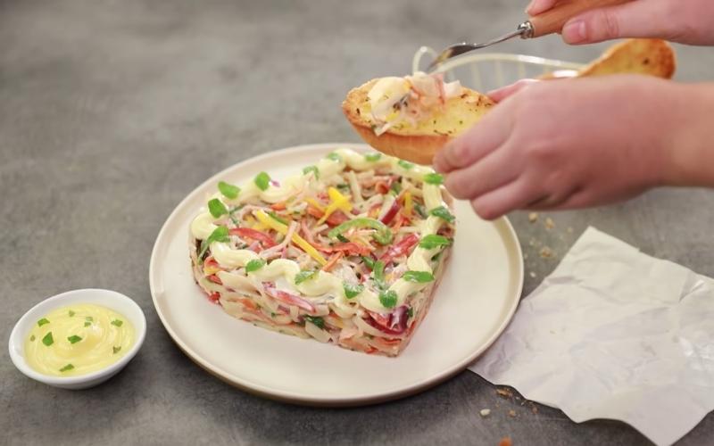 Khám phá cách làm salad thanh cua tinh tế để chiêu đãi những thực khách khó tính, đảm bảo mọi người đều phải trầm trồ