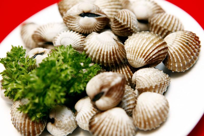 Cần tây là một loại rau vô cùng bổ dưỡng, tuy nhiên, nếu kết hợp sai với một số thực phẩm, nó có thể không phát huy hết tác dụng tốt cho sức khỏe. Hãy lưu ý những thực phẩm không nên ăn cùng với cần tây.