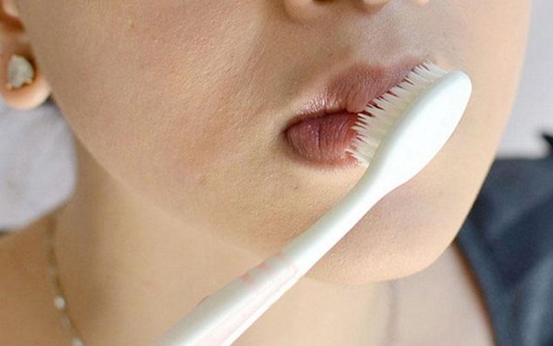 Chào đón làn môi tươi sáng với kem đánh răng