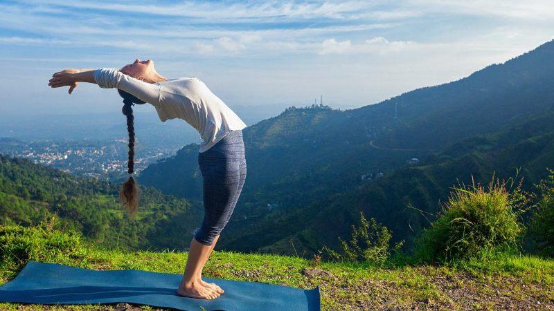 Sivananda Yoga là gì và những lợi ích mà nó mang lại khi tập luyện? Hãy cùng tìm hiểu sâu hơn về phương pháp yoga đặc biệt này.