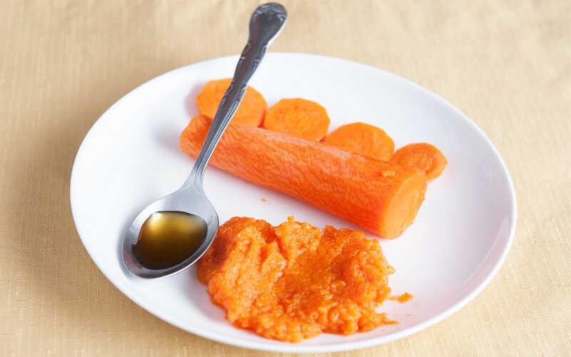 Làn da sáng mịn và không còn mụn nhờ mặt nạ cà rốt và mật ong