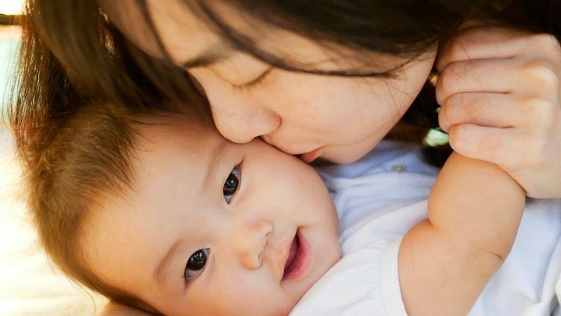 Bí quyết dân gian giúp mẹ sau sinh có nhiều sữa