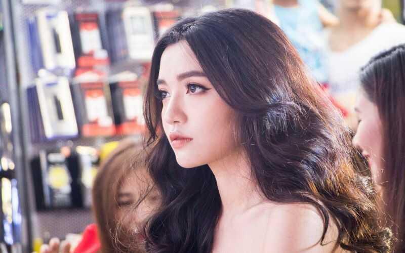 5 kiểu tóc xoăn chữ S đẹp mê ly cho phái nữ và cách thực hiện dễ dàng ngay tại nhà, mang lại vẻ ngoài cuốn hút.