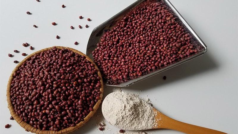 Khám phá cách tẩy tế bào chết hiệu quả tại nhà với bột đậu đỏ, mang lại làn da mịn màng và rạng rỡ.