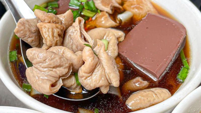 Khám phá bí quyết nấu hủ tiếu hồ người Hoa thơm ngon, chuẩn vị, mang đậm hương sắc đặc trưng.