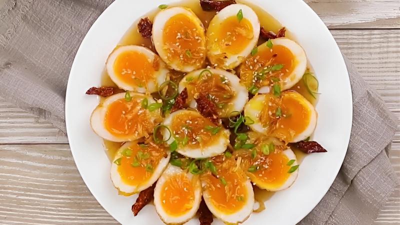 Khám phá cách làm trứng chiên lòng đào sốt me với sự kết hợp hoàn hảo của vị béo ngậy và chua ngọt hấp dẫn, mang lại một món ăn độc đáo cho bữa cơm gia đình.