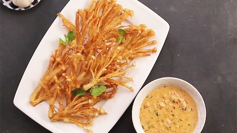 Hướng dẫn làm nấm kim châm chiên giòn vừa đơn giản lại ngon miệng, thích hợp làm món ăn vặt hoặc kèm với cơm đều rất tuyệt.