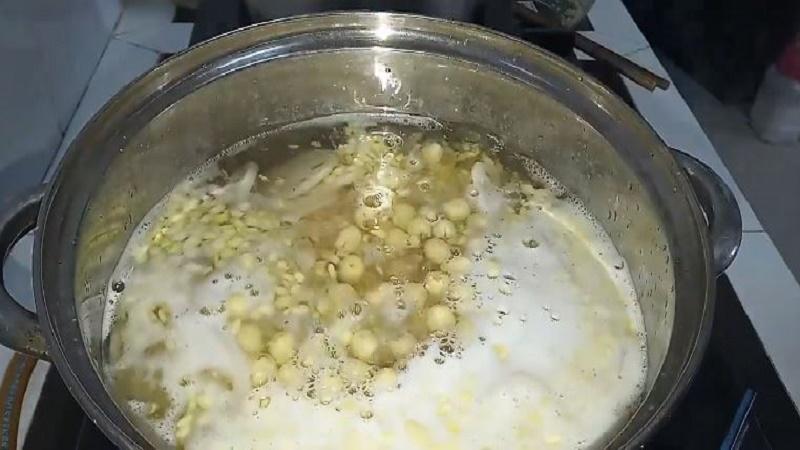 Hướng dẫn cách nấu chè đậu xanh hạt sen củ sen đơn giản, dễ làm mà vẫn thơm ngon bổ dưỡng cho gia đình bạn.