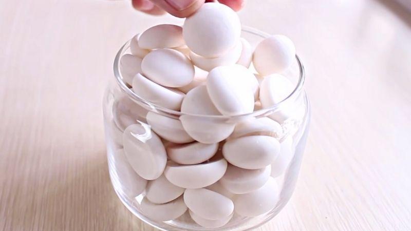 Hòa mình vào ký ức tuổi thơ với những chiếc bánh men giòn tan, thơm ngon khó cưỡng.