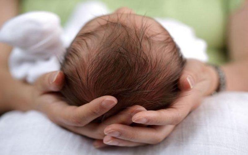 Những dấu hiệu nhận biết đường gờ phía sau đầu trẻ sơ sinh
