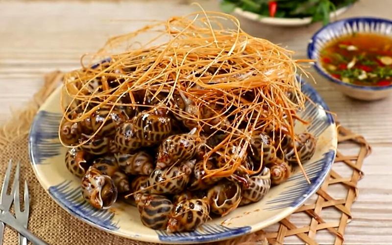 Khám phá cách chế biến ốc hương rang muối với những sợi muối tinh tế, đem lại hương vị đậm đà, hấp dẫn, khiến mọi thực khách phải khen ngợi.