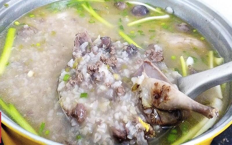 Hướng dẫn cách nấu cháo chim bồ câu thơm ngon, bổ dưỡng, không bị tanh.