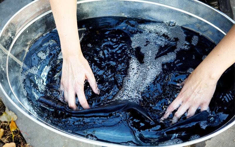 Quần jean bị mùi khó chịu? Hãy thử những mẹo đơn giản để khử mùi ngay lập tức