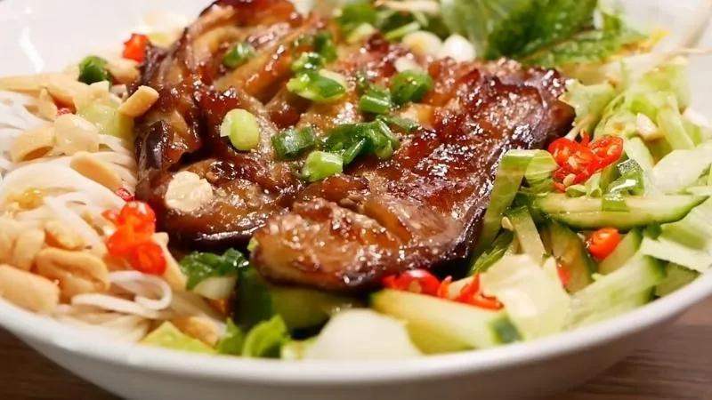 Hướng dẫn tự làm bún thịt nướng chay ngon miệng, đẹp mắt không thua kém ngoài tiệm
