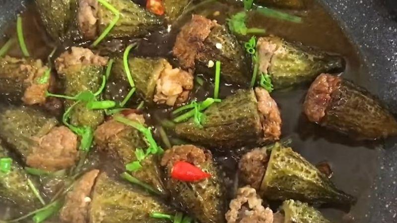 Thêm sắc màu cho mâm cơm với món khổ qua nhồi thịt kho nước tương đậm đà, lạ vị