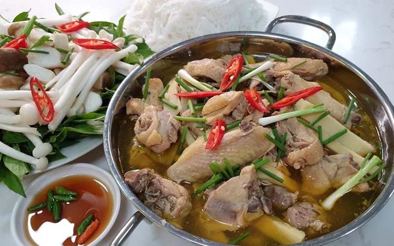 Khám phá công thức lẩu gà lá quế hấp dẫn, thơm ngon dễ làm tại nhà.