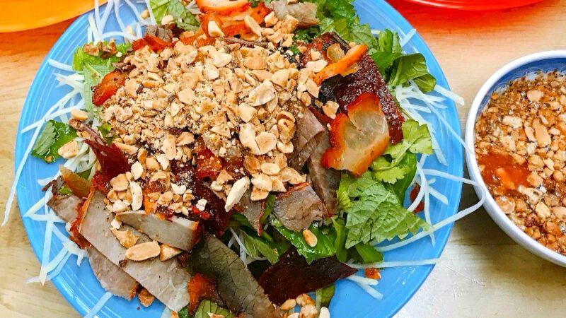Khám phá những món ăn vặt hấp dẫn của Hà Nội, từ các món ngon đến các quán ăn vặt nổi tiếng làm say lòng thực khách. Đây chính là điểm đến lý tưởng để thưởng thức ẩm thực đường phố độc đáo của thủ đô.