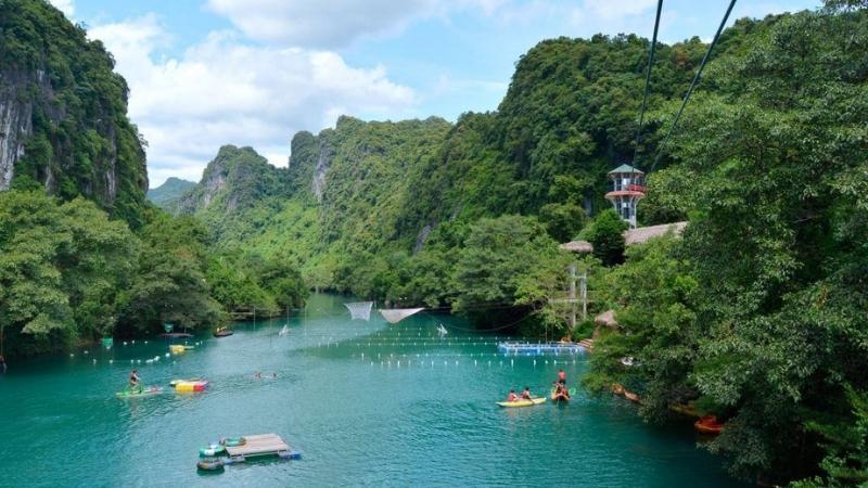 Khám phá vẻ đẹp thiên nhiên hoang sơ tại Sông Chày - Hang Tối, Quảng Bình, một điểm đến du lịch sinh thái không thể bỏ qua.