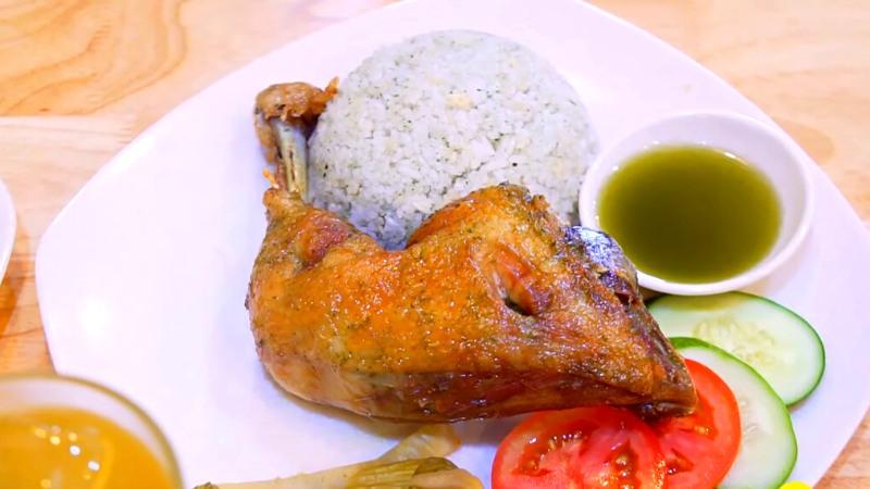 Công thức làm cơm gà lá é độc đáo, làm say đắm mọi người, một món ăn dễ dàng chinh phục khẩu vị của cả gia đình.
