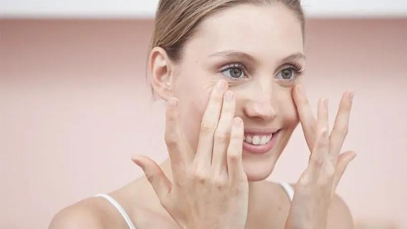 Giải pháp hiệu quả xóa quầng thâm mắt chỉ sau một tuần nhờ 7 bước massage đơn giản