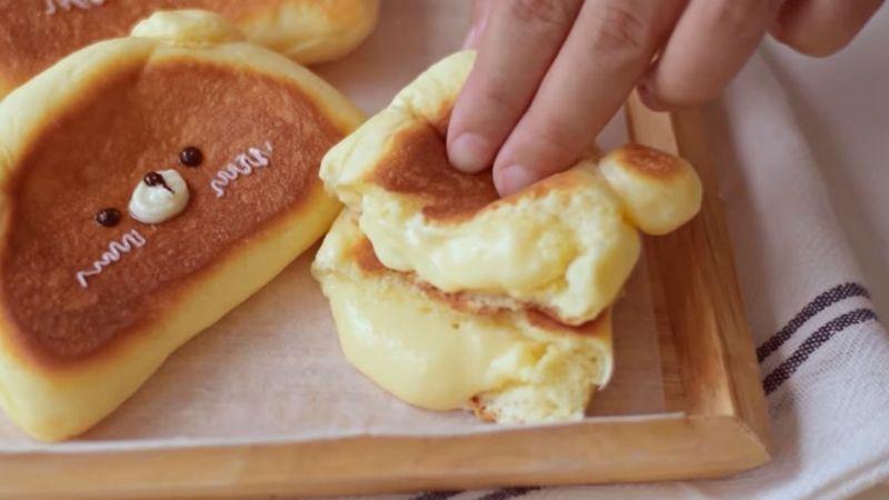 Hướng dẫn làm bánh mì sữa chua mềm mịn, béo ngậy, cực kỳ dễ thực hiện tại nhà.