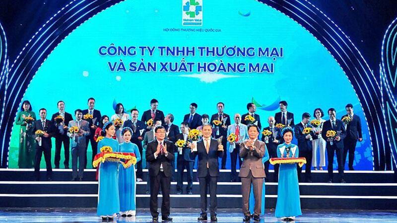 Khám phá hương vị đặc trưng của bánh trứng tươi chà bông Karo với sợi gà tươi ngon, đậm đà hương vị, mang lại trải nghiệm ẩm thực tuyệt vời.