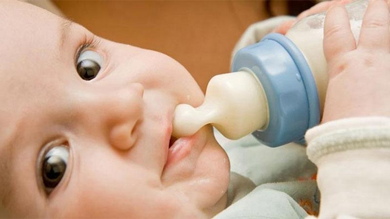Làm thế nào để nhận diện trẻ bị dị ứng với sữa công thức?