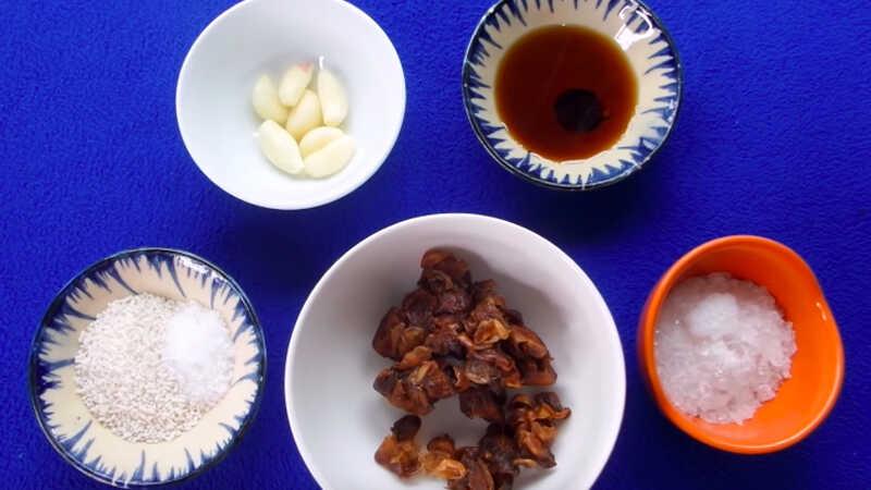 Canh chua bông điên điển là món ăn đậm đà bản sắc miền Tây, mang sự hòa quyện tuyệt vời giữa sự thanh mát và hương vị độc đáo khó quên.