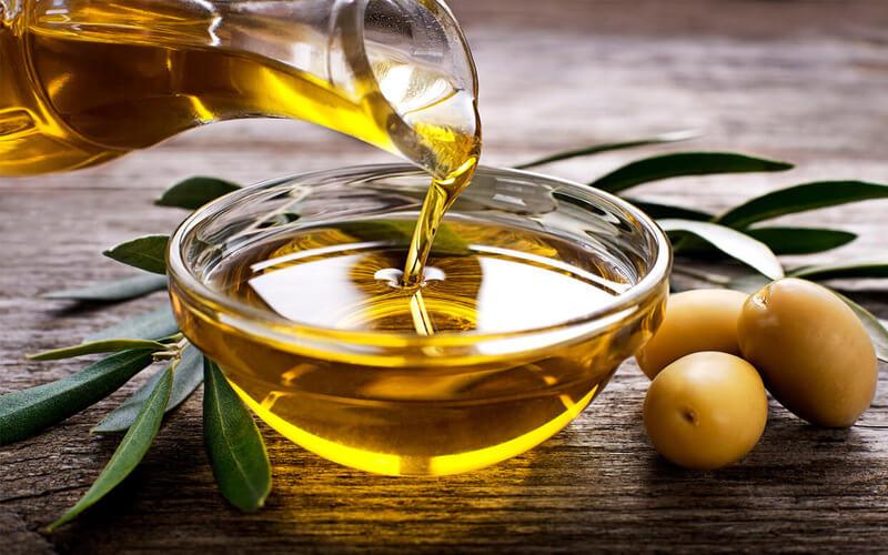 Lựa chọn dầu ăn nào là tốt nhất cho bé trong giai đoạn ăn dặm? Câu hỏi này rất quan trọng, vì dầu ăn có ảnh hưởng lớn đến sự phát triển của bé yêu.
