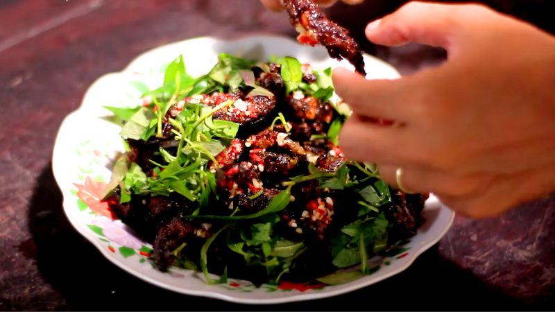 Hướng dẫn cách làm cá kèo chiên nước mắm cay hấp dẫn, hương vị đậm đà, khiến bạn không thể cưỡng lại.