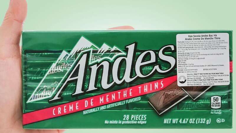 Socola Andes bạc hà mang đến một trải nghiệm vị giác đặc biệt, kết hợp sự tươi mát của bạc hà cùng vị ngọt ngào của socola, tạo nên một món ăn vặt đầy cuốn hút.