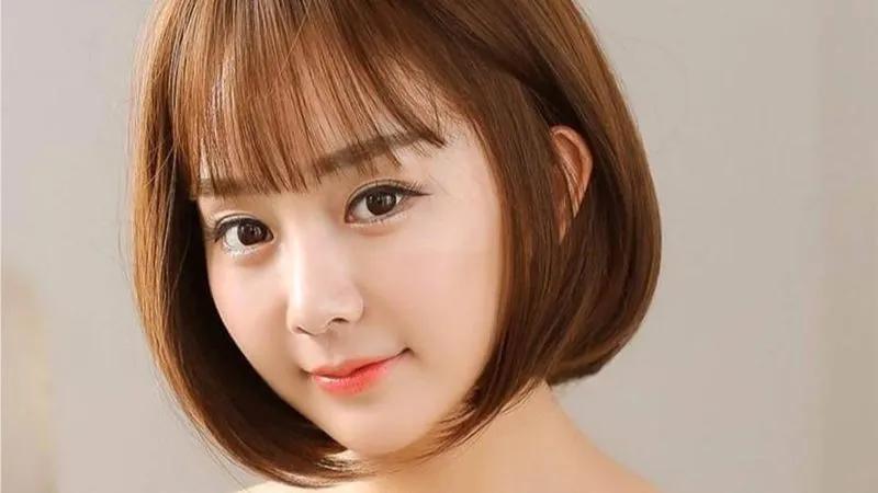Tóc cúp bế là một kiểu tóc đặc biệt, mang đến vẻ đẹp dễ thương và duyên dáng cho bé gái. Dưới đây là 10 mẫu tóc cúp bế cực kỳ xinh xắn và đáng yêu mà các bậc phụ huynh có thể tham khảo.