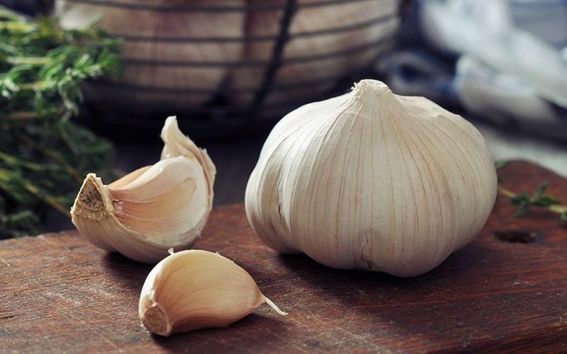 Mẹo trị hắc lào bằng tỏi đơn giản nhưng hiệu quả cao, đã được truyền miệng rộng rãi.
