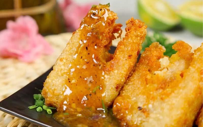 Khám phá cách chế biến bánh chưng rán kết hợp với sốt tiêu đen, món ăn không chỉ thơm ngon mà còn mới lạ, khiến bạn phải thử ngay.