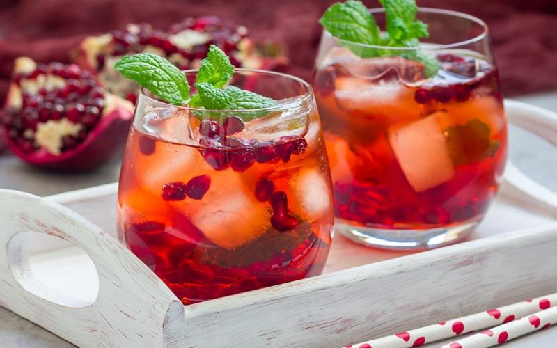 Khám phá công thức pha chế Mocktail Shirley Temple không cồn, mang đến màu đỏ quyến rũ, đầy hấp dẫn và tinh tế.